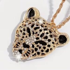 🖤 Betsey Johnson stunning gold & crystal leopard pendant necklace 🖤